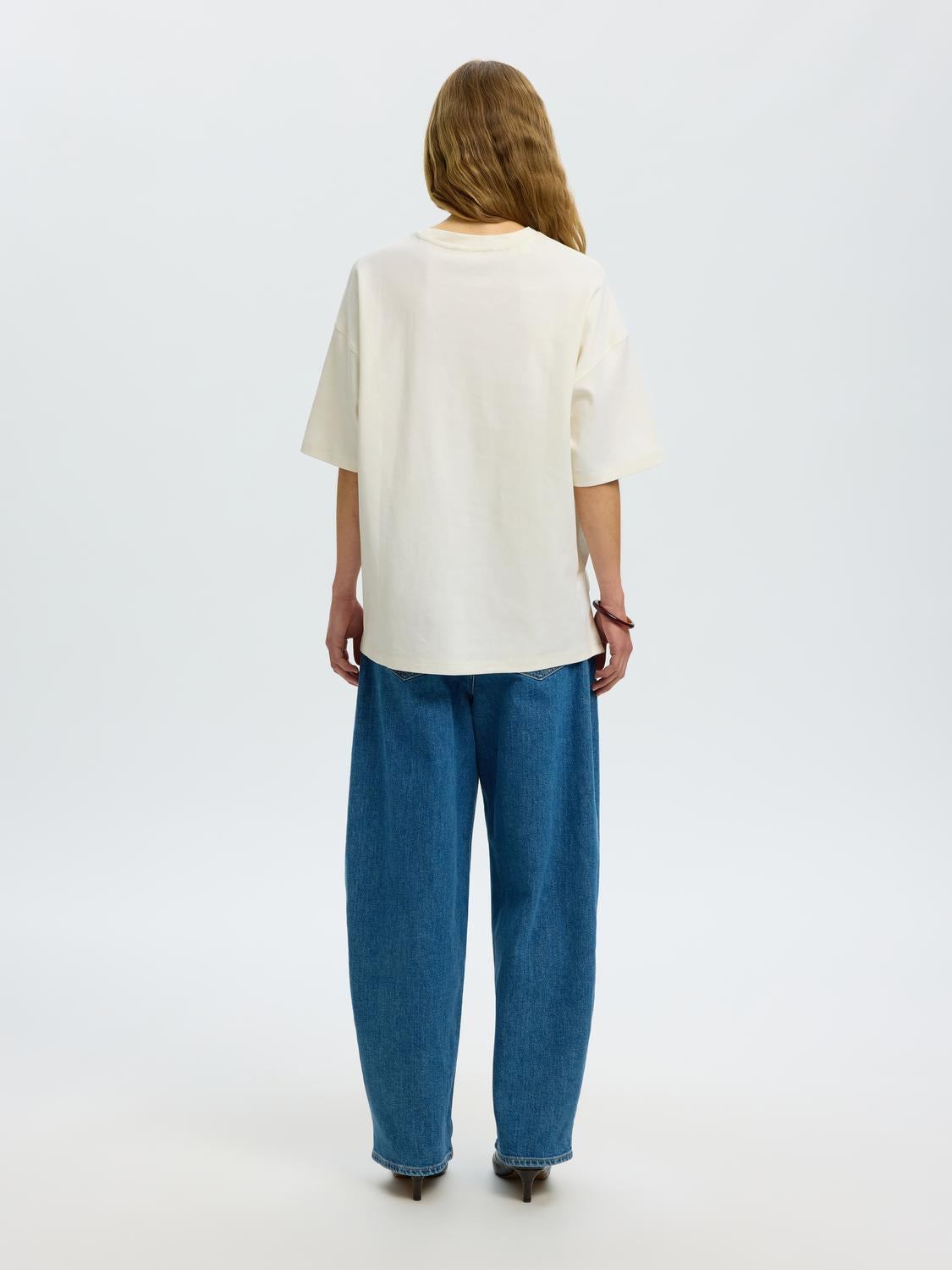 model_shot-back